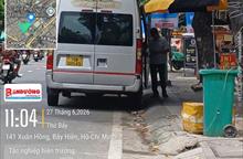 TP.HCM: Bất chấp biển cấm, xe khách vẫn đón trả khách trên đường Xuân Hồng