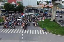 TP.HCM: Xuất hiện tình trạng  xe máy đi ngược chiều tại nút giao Xa lộ Hà Nội - Song Hành