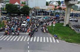 TP.HCM: Xuất hiện tình trạng  xe máy đi ngược chiều tại nút giao Xa lộ Hà Nội - Song Hành