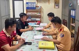 Xử phạt 2 lái xe khách tranh giành hành khách trên Quốc lộ 4C ở Tuyên Quang