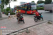 Phường Đông Hưng Thuận - Tp.HCM: Xuất hiện nhiều xe chở khách dừng đón khách tại đường có biển cấm