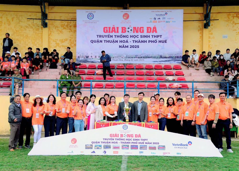 Giải bóng đá truyền thống học sinh THPT TP Huế, cụm Quận Thuận Hóa lần thứ V năm 2025 sẽ bế mạc và trao giải vào chiều ngày 19/2/2025.