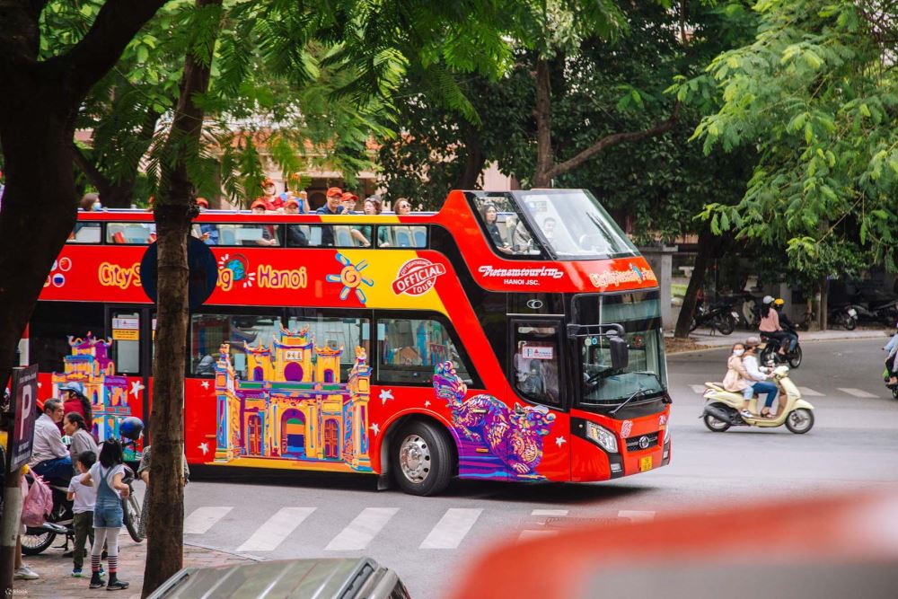 Xe bue Hà Nội chạy xuyên Tết phục vụ nhu cầu đi lại của người dân