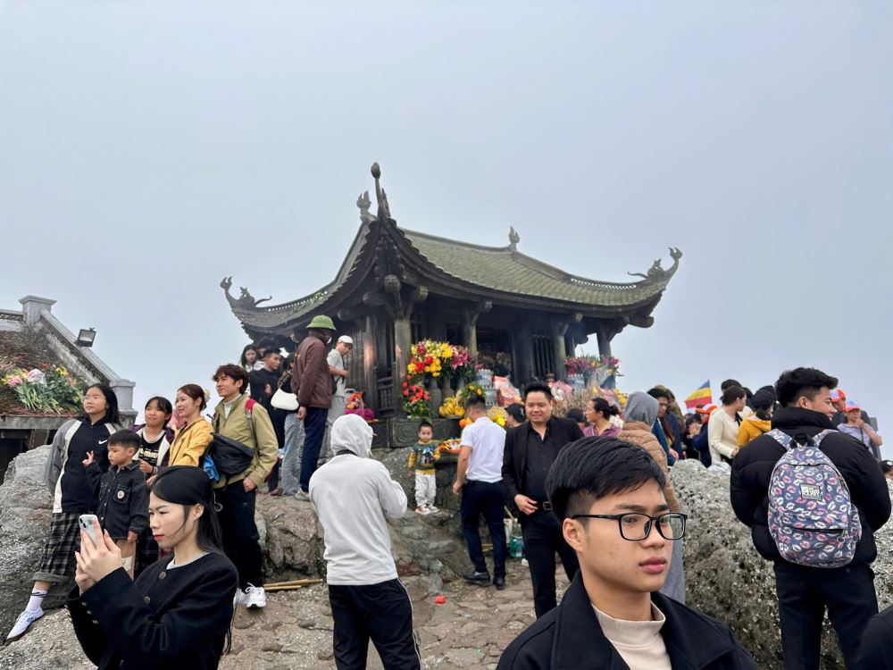 Chùa Đồng Yên Tử được nhiều du khách trong và ngoài nước đến chiêm bái, du xuân dịp đầu năm.