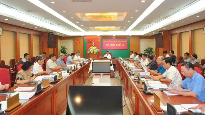 11_8 ảnh kỳ họp 18 (1)