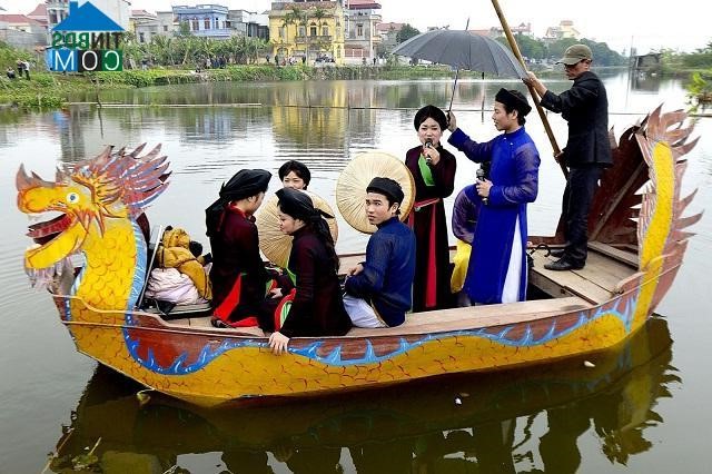 Làng quan họ Sen Hồ.