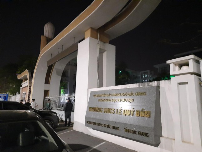 Trường THCS Lê Quý Đôn, nơi xảy ra vụ việc giáo viên thể dục tử vong trong tư thế trao cổ.