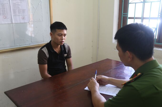 Đối tượng Lê Văn Mạnh tại cơ quan công an.