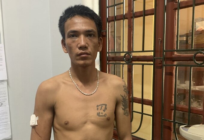 Nghi phạm Đàm Văn Vạn tại cơ quan công an.