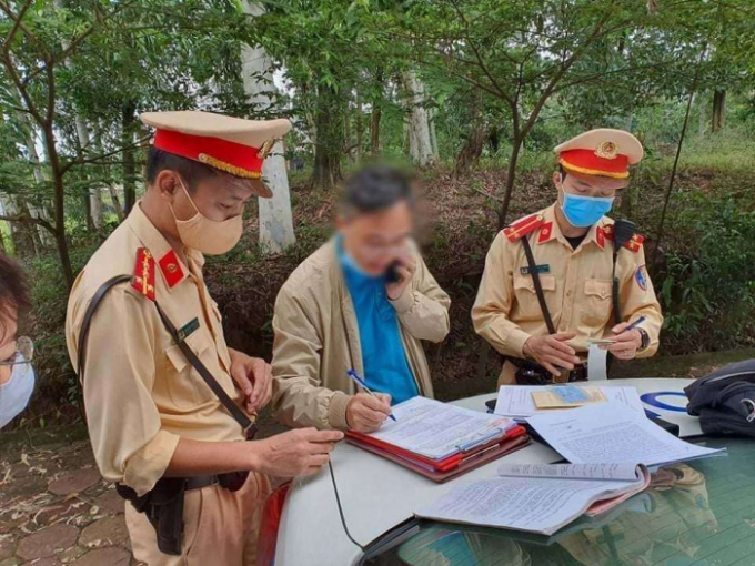 “Việc chuyển đào tạo sát hạch lái xe sang cho Bộ Công an cần tiếp tục nghiên cứu cơ sở khoa học vững chắc, xem xét, lấy ý kiến rộng rãi. Nếu còn nhiều ý kiến nên chăng cho phép việc đào tạo và sát hạch lái xe ở cả 2 bộ, tăng cường xã hội hóa và kiểm tra giám sát chặt chẽ nhằm nâng cao chất lượng lái xe cơ giới đường bộ'