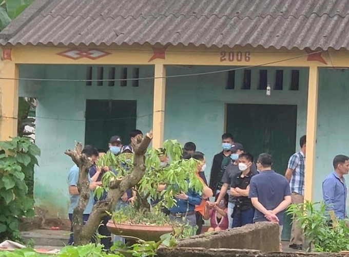 Công an bắt giữ nghi phạm tại một căn nhà hoang.