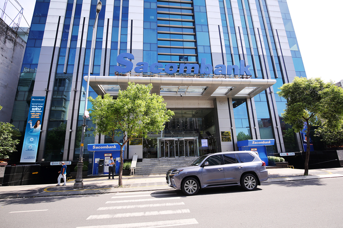 Sacombank đã cho 9 doanh nghiệp vay với dư nợ bằng 48,52% vốn tự có của ngân hàng, lên tới 9.262 tỷ đồng