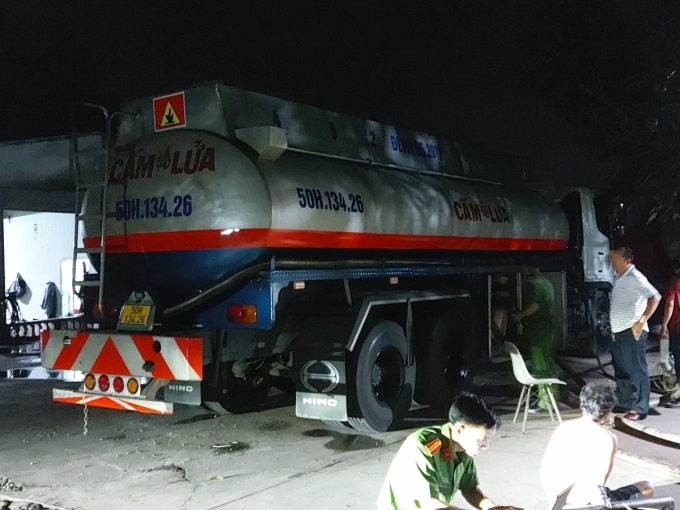 Việc khám xét, thu giữ các vật chứng của vụ án kéo dài từ tối 18 đến chiều muộn cùng ngày