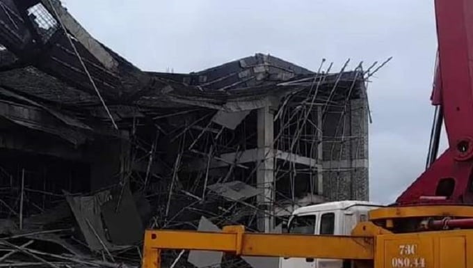 Xử phạt 142,5 triệu đồng các cá nhân tổ chức liên quan đến vụ sập sảnh nhà văn hoá 50 tỷ trong lúc đang thi công.