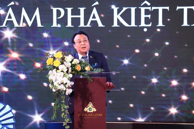 Chủ tịch Tập đoàn Tân Hoàng Minh - ông Đỗ Anh Ông Đỗ Anh Dũng đã nhận được nhiều bằng khen, giải thưởng cao quý như Giải thưởng Sao Đỏ (2003); Bằng khen Cá nhân xuất sắc trong lĩnh vực kinh tế của Thủ tướng chính phủ (2004); giải thưởng Sao Vàng Đất Việt (2004); giải thưởng Cúp vàng thương hiệu (2004)... Năm 2014, Tập đoàn Tân Hoàng Minh là một trong 10 đơn vị được vinh danh trong Top 10 Chủ đầu tư hàng đầu Việt Nam.