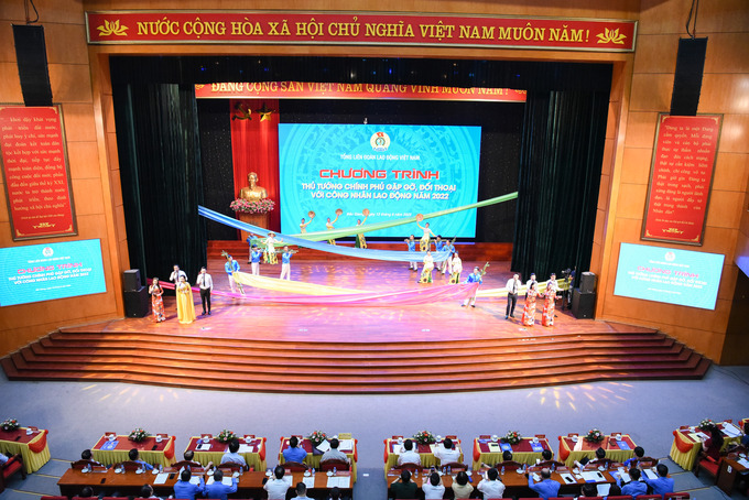 Cuộc gặp gỡ, đối thoại với công nhân là sự kiện hết sức ý nghĩa để Thủ tướng Chính phủ lắng nghe, chia sẻ, trao đổi để tìm ra những nhiệm vụ, giải pháp đối với các vướng mắc, tâm tư, nguyện vọng các anh chị em công nhân, người lao động.