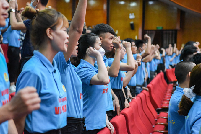 Ngoài ra, công nhân lao động cũng mong có chính sách tín dụng riêng, bởi nếu có hệ thống tín dụng tốt cho công nhân thì sẽ khắc phục được nạn 'tín dụng đen' hiện nay. Người lao động cũng phản ánh nhiều vấn đề khác về đào tạo nghề; mong muốn có biện pháp xử lý những doanh nghiệp vi phạm pháp luật với người lao động (không ký hợp đồng lao động, nợ lương, bảo hiểm); về nơi khám chữa bệnh; an toàn thực phẩm; đảm bảo an toàn tại nơi ở, nơi làm việc, đi làm việc…