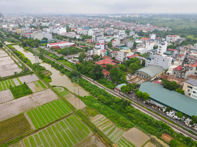 Khu vực đường sắt tại Khu phố Chùa Dận là điểm đen về tệ nạn ma túy của các đối tượng nghiện hút từ nơi khác ồ ạt kéo về hoạt động.