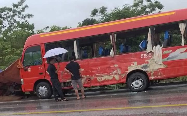 Một người tử vong và sáu người khác bị thương trong vụ tai nạn. Ảnh: Ngân Hoàng.