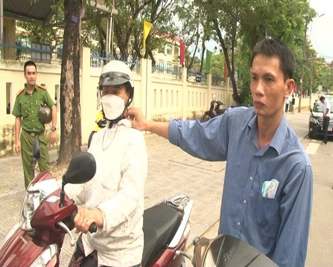 Đối tượng Trần Minh Thế thực nghiệm lại hiện trường vụ án