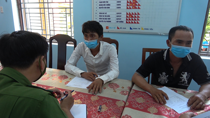 Cơ quan công an làm việc với các đối tượng chuyên 'xin đểu' tại nghĩa trang.
