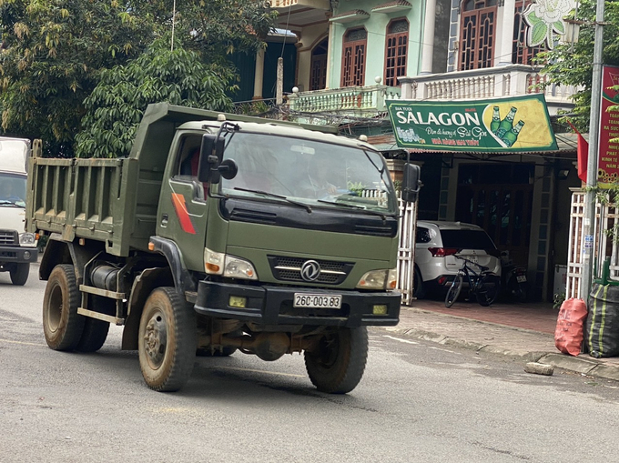 Những chiếc xe không có đăng kiểm như này vẫn hoạt động rất bình thường trên tỉnh lộ 433
