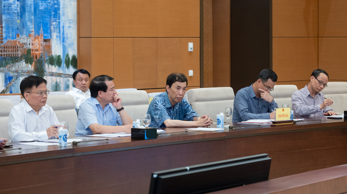 Các chuyên gia kinh tế tham dự buổi làm việc