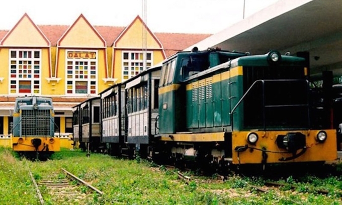 Tháp Chàm - Đà Lạt là một trong hai tuyến đường sắt răng cưa leo núi đầu tiên trên thế giới