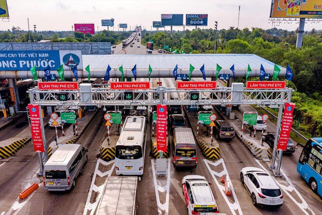 Kết quả của những chỉ đạo quyết liệt, hệ thống ETC thật sự đem lại hiệu quả xã hội, giúp người dân lưu thông thuận tiện. Đương nhiên, các doanh nghiệp cũng được hưởng lợi từ thu phí không dừng