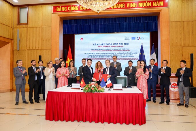Lễ ký kết Thỏa thuận tài trợ cho Dự án hỗ trợ kỹ thuật tuyến đường sắt đô thị số 3 và nghiên cứu phát triển hệ thống giao thông tích hợp