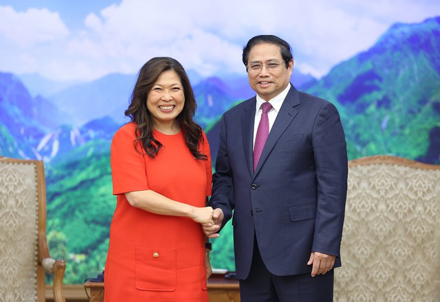 Thủ tướng Chính phủ Phạm Minh Chính tiếp Bộ trưởng Phát triển kinh tế, thương mại quốc tế và xúc tiến xuất khẩu Canada Mary Ng - Ảnh: VGP/Nhật Bắc