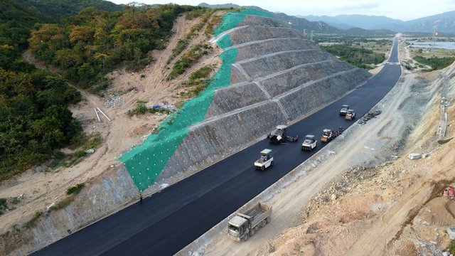 Giai đoạn đến năm 2025 sẽ hoàn thành đầu tư các tuyến cao tốc dài hơn 1.450km, gồm hơn 1.400km đường cao tốc Bắc - Nam và hơn 40km tuyến cao tốc Khánh Hòa - Buôn Ma Thuột. Ảnh minh họa