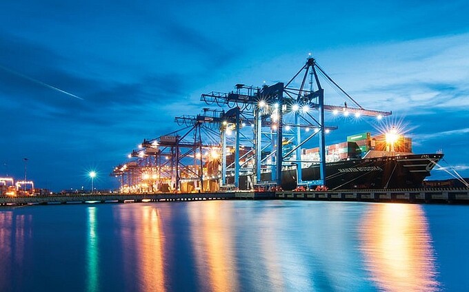 Ngành vận tải biển yếu đi do cung vượt cầu trong khi đó nhóm cảng biển triển vọng tươi sáng hơn nhờ giá cước vận tải đường biển giảm và giải tỏa ùn tắc tại các cảng lớn