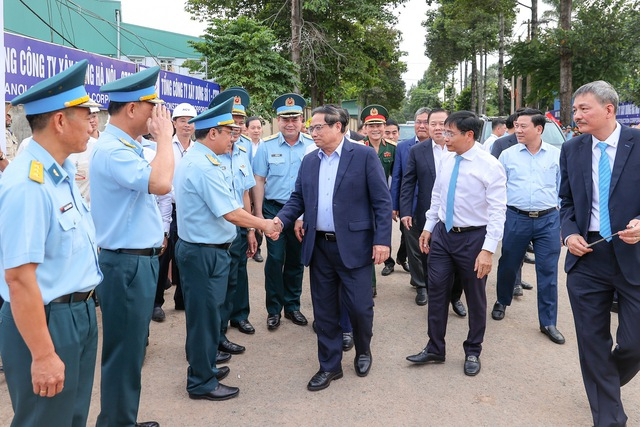 Thủ tướng yêu cầu UBND TPHCM chủ động đẩy nhanh các dự án giao thông kết nối với nhà ga hành khách T3 để đảm bảo tính đồng bộ và hiệu quả khi đưa Nhà ga hành khách T3 vào khai thác - Ảnh: VGP/Nhật Bắc