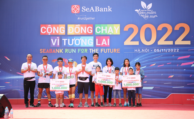 Quỹ học bổng Ươm mầm ước mơ được SeABank thành lập từ năm 2015 với mong muốn hỗ trợ chi phí học tập cho các em nhỏ có hoàn cảnh khó khăn được tiếp tục đến trường