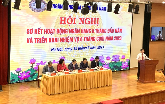 Đại diện các NHTM đồng thuận tăng cường hỗ trợ DN, hộ kinh doanh , đồng thời nêu một số kiến nghị - Ảnh: VGP