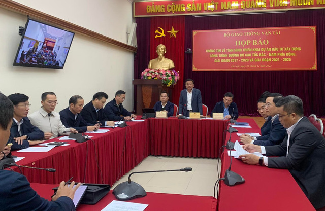 Bộ Giao thông vận tải tổ chức họp báo thông tin về tình hình triển khai dự án đầu tư xây dựng công trình đường bộ cao tốc Bắc - Nam phía đông giai đoạn 2017 - 2020 và giai đoạn 2021-2025 - Ảnh: VGP/Đức Tuân