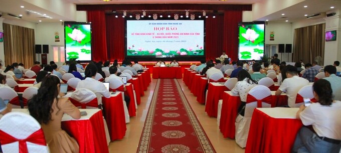 Toàn cảnh buổi họp báo