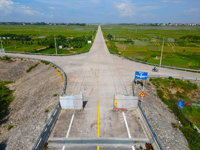 Lối từ đường vành đai 4 lên cầu phía huyện Hiệp Hòa đã hoàn tất.