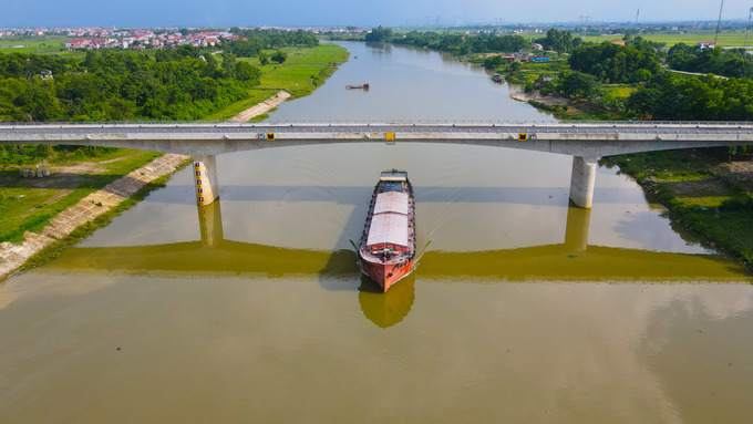 Đại diện Phòng Quản lý đô thị huyện Sóc Sơn cho biết, đường dẫn chậm triển khai do khi rà soát, tuyến đường không nằm trong quy hoạch của giao thông thủ đô. Tuy nhiên, tới đầu tháng 6.2022, những vướng mắc được tháo gỡ khi dự án đã được phê duyệt. Huyện đang rà soát đánh giá phạm vi ảnh hưởng của dự án lên phần đất ở.