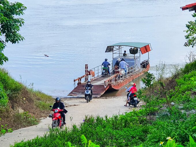 Người dân sinh sống quanh khu vực xã Đại Đồng Thành cho biết: 'Hằng ngày chúng tôi vẫn phải đi làm bằng những chuyến thuyền (đò) qua sông, rất nguy hiểm mỗi khi mực nước sông Đuống dâng cao. Tôi mong, ngóng từng ngày dự án cầu Đại Đồng Thành - Phật Tích được hoàn thành để giúp người dân đi lại một cách thuận tiện, làm ăn sinh sống, góp phần phát triển quê hương'.