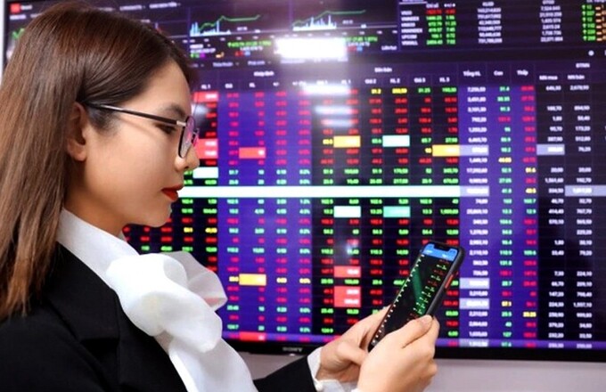 P/E có thể quay trở lại vùng định giá hợp lý khoảng 12 − 13 lần vào cuối tháng 12 nhờ vào 4 yếu tố