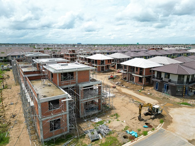 Trong 6 tháng tới, Savills ghi nhận sự tăng trưởng về nguồn cung vẫn duy trì tốc độ như giai đoạn nửa đầu 2022 với khoảng 10.000 căn hộ mở bán và hơn 200 sản phẩm nhà liền thổ