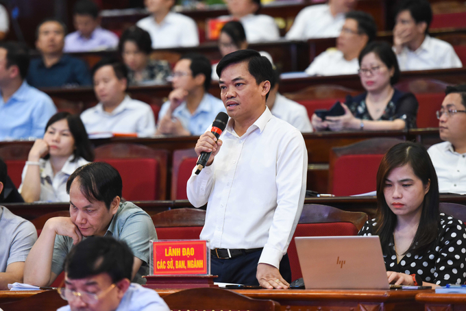 Đại biểu trả lời chất vấn.