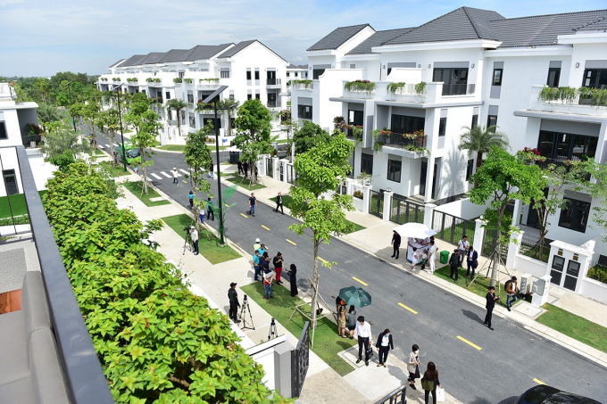 Việc chuyển nhượng hợp đồng mua bán, thuê mua nhà ở hình thành trong tương lai và chuyển nhượng hợp đồng thuê mua nhà, công trình xây dựng có sẵn không áp dụng đối với hợp đồng mua bán, thuê mua nhà ở xã hội
