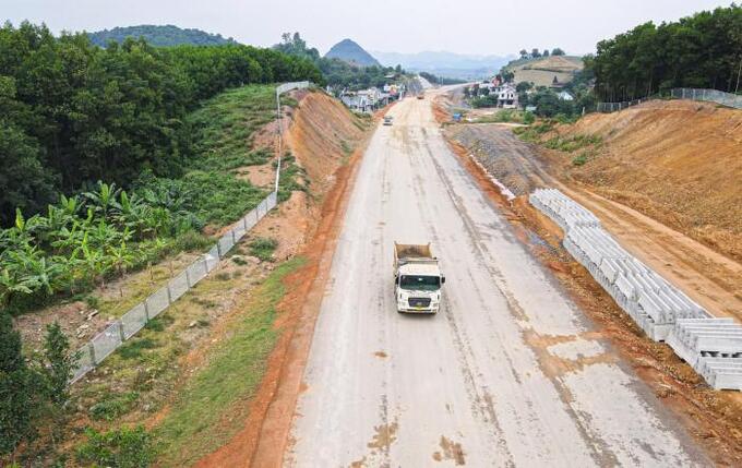 Dự án thành phần đoạn Cần Thơ – Hậu Giang được phân chia thành 3 gói thầu