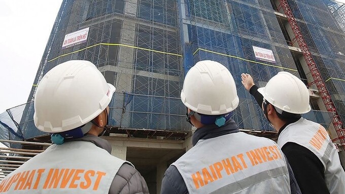 Từ ngày 27/12/2022 đến 3/2/2023, Chủ tịch Hải Phát đã chủ động bán 17,9 triệu cổ phiếu HPX theo phương pháp khớp lệnh. Như vậy, tỷ lệ sở hữu của ông Hải giảm liên tục từ hơn 40% xuống 14,4% vốn, do bị bán giải chấp và bán chủ động.