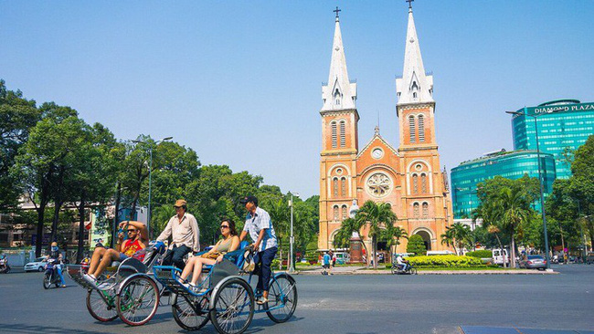 Trong năm, thành phố đón khoảng 3,5 triệu lượt khách quốc tế và 25 triệu lượt khách nội địa