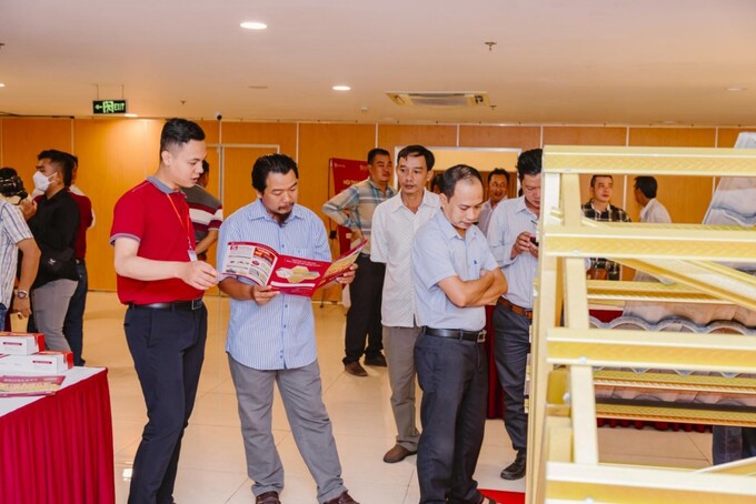 Hội thảo quy tụ hơn 100 khách mời là các chuyên gia, kiến trúc sư, nhà thầu và đơn vị kinh doanh ngành vật liệu xây dựng khu vực tỉnh Vĩnh Long và lân cận