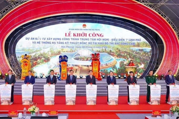 Chủ tịch Quốc hội Vương Đình Huệ cùng nhiều đại biểu Trung ương và thành phố tới dự và phát lệnh sự kiện